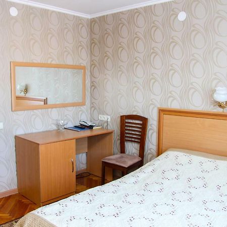 Ust-Kamenogorsk Hotel Bagian luar foto