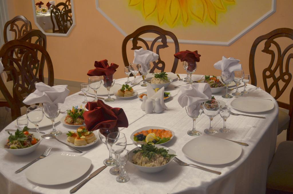 Ust-Kamenogorsk Hotel Bagian luar foto