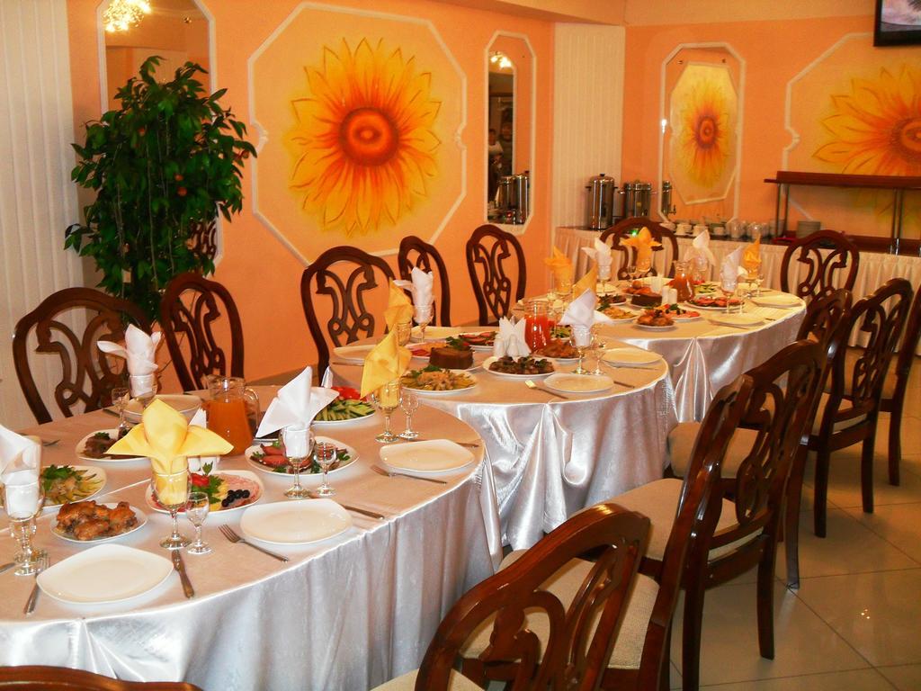 Ust-Kamenogorsk Hotel Bagian luar foto