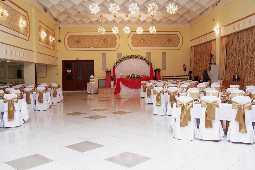 Ust-Kamenogorsk Hotel Bagian luar foto