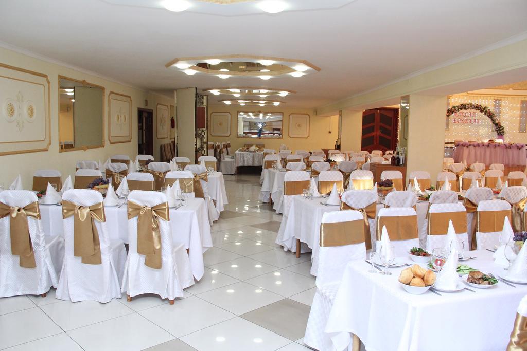 Ust-Kamenogorsk Hotel Bagian luar foto