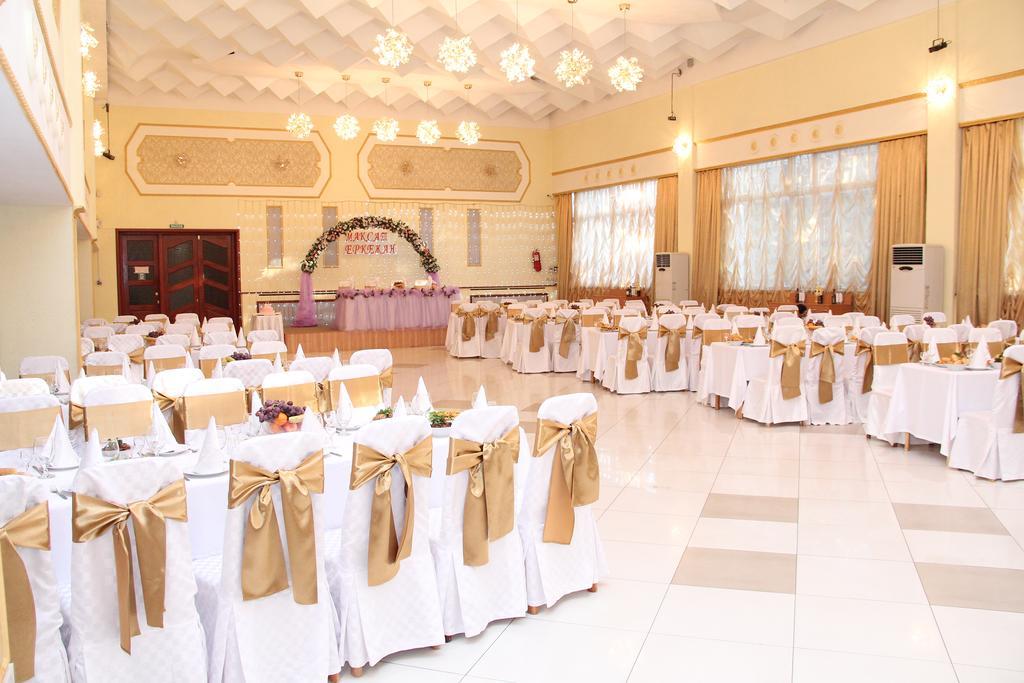 Ust-Kamenogorsk Hotel Bagian luar foto
