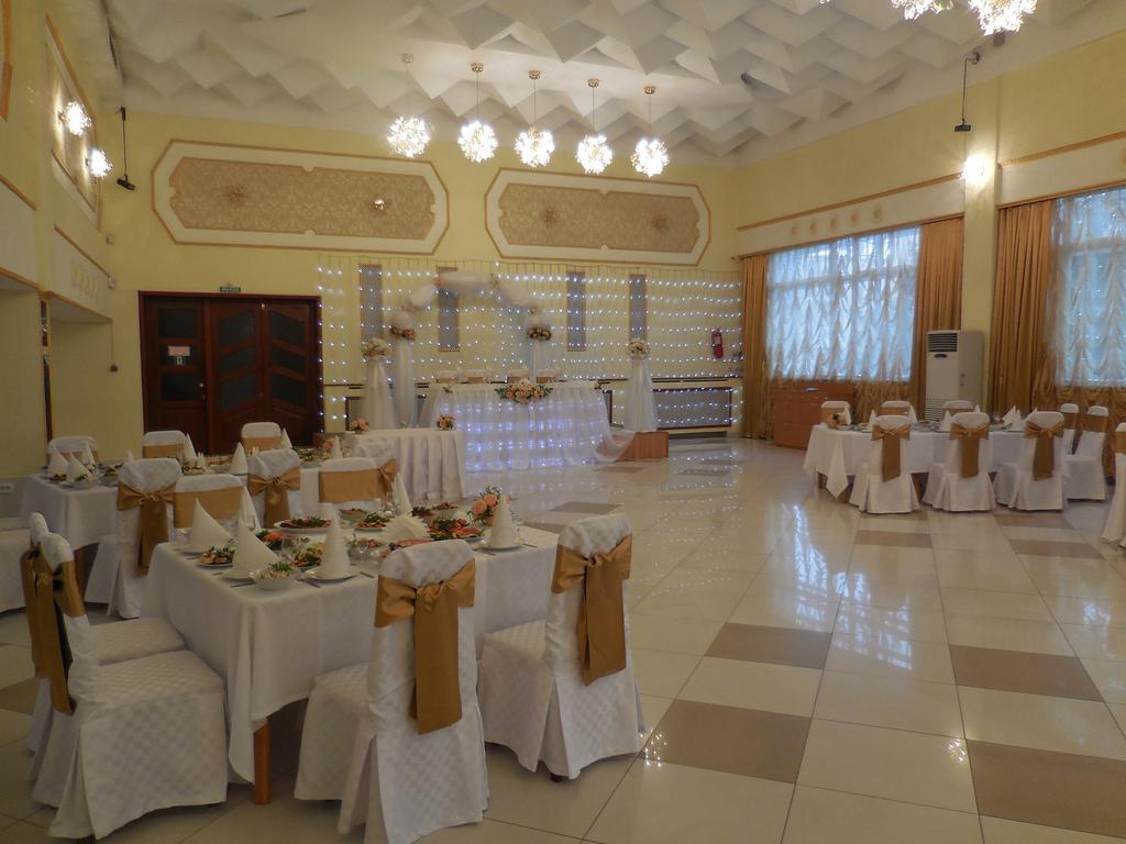 Ust-Kamenogorsk Hotel Bagian luar foto