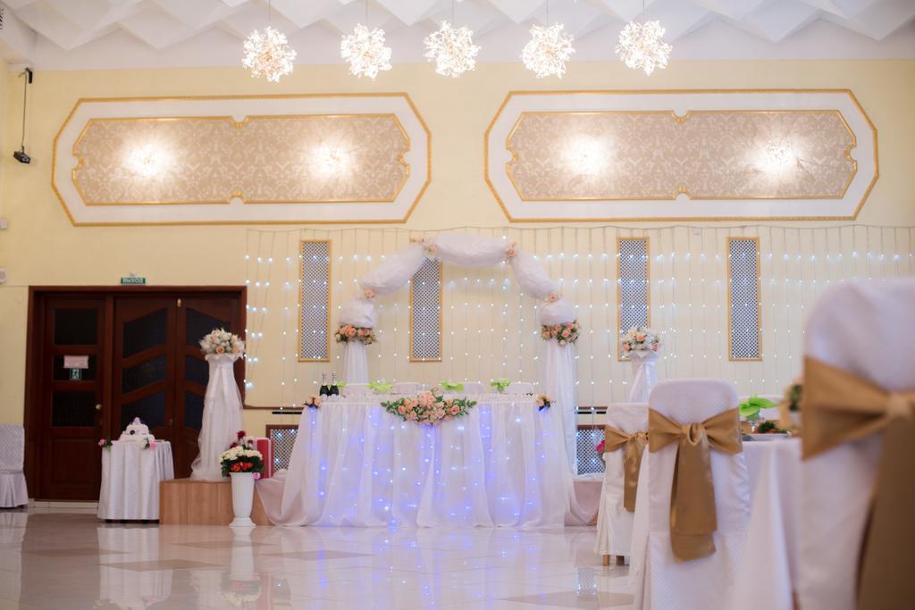 Ust-Kamenogorsk Hotel Bagian luar foto