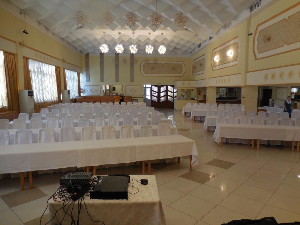 Ust-Kamenogorsk Hotel Bagian luar foto
