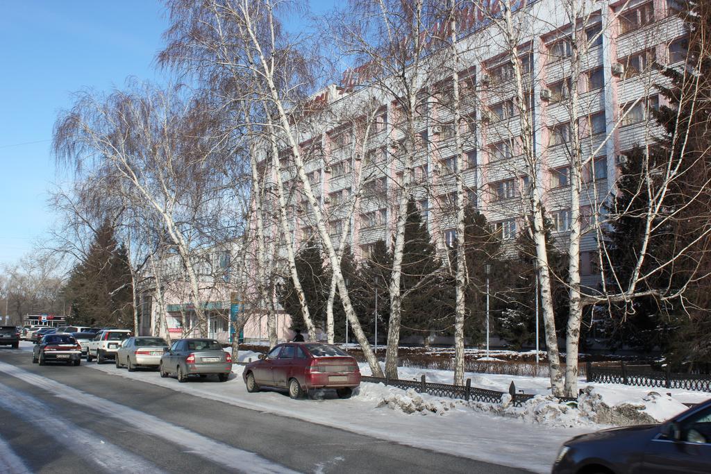 Ust-Kamenogorsk Hotel Bagian luar foto