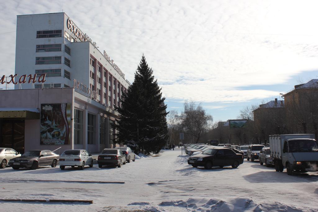Ust-Kamenogorsk Hotel Bagian luar foto