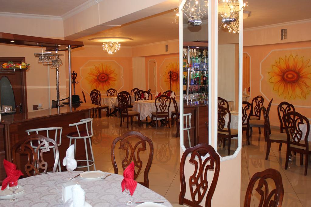 Ust-Kamenogorsk Hotel Bagian luar foto
