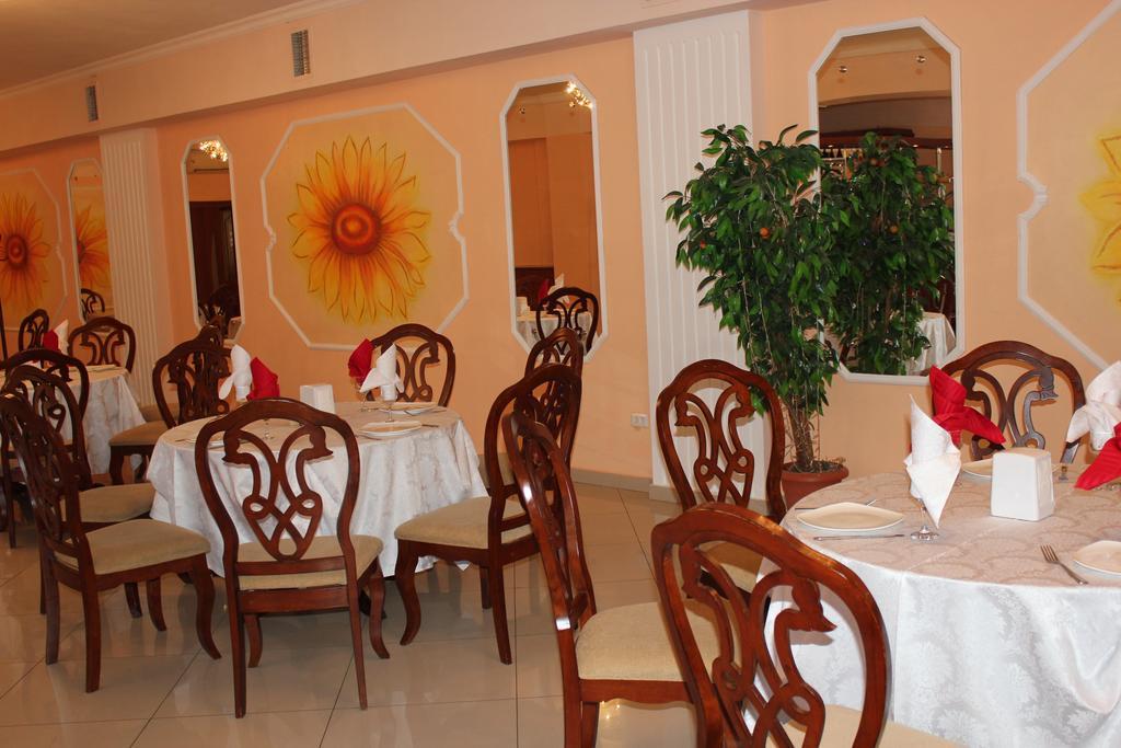 Ust-Kamenogorsk Hotel Bagian luar foto