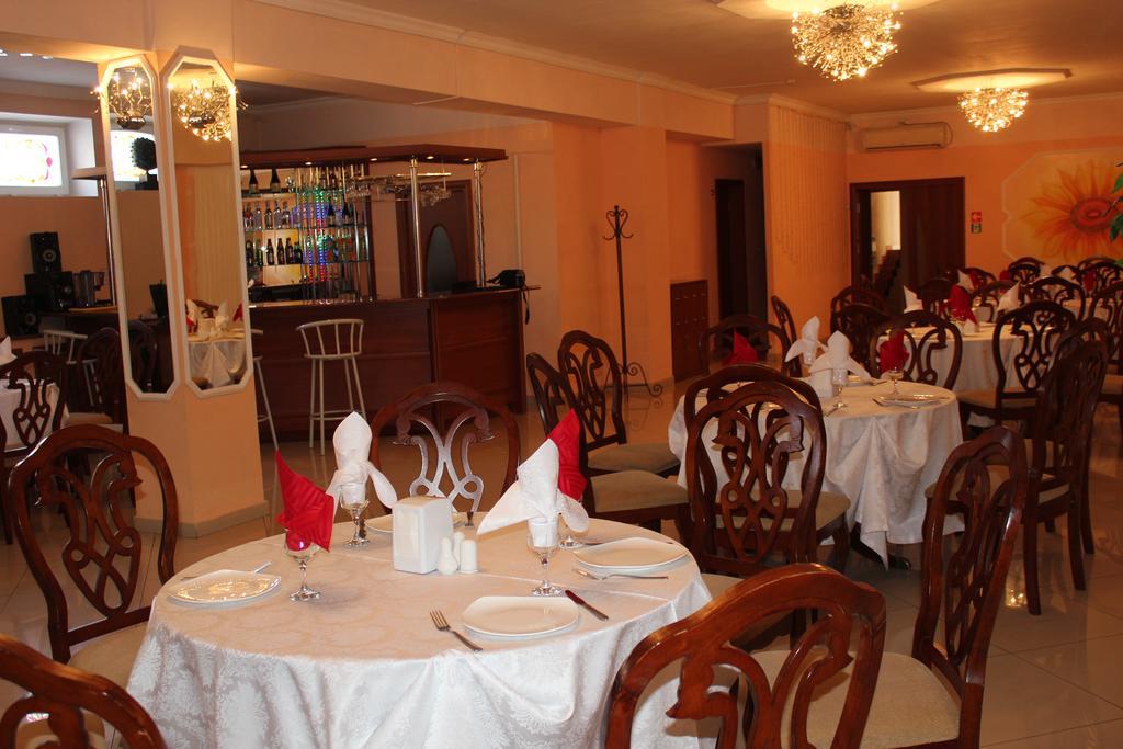 Ust-Kamenogorsk Hotel Bagian luar foto