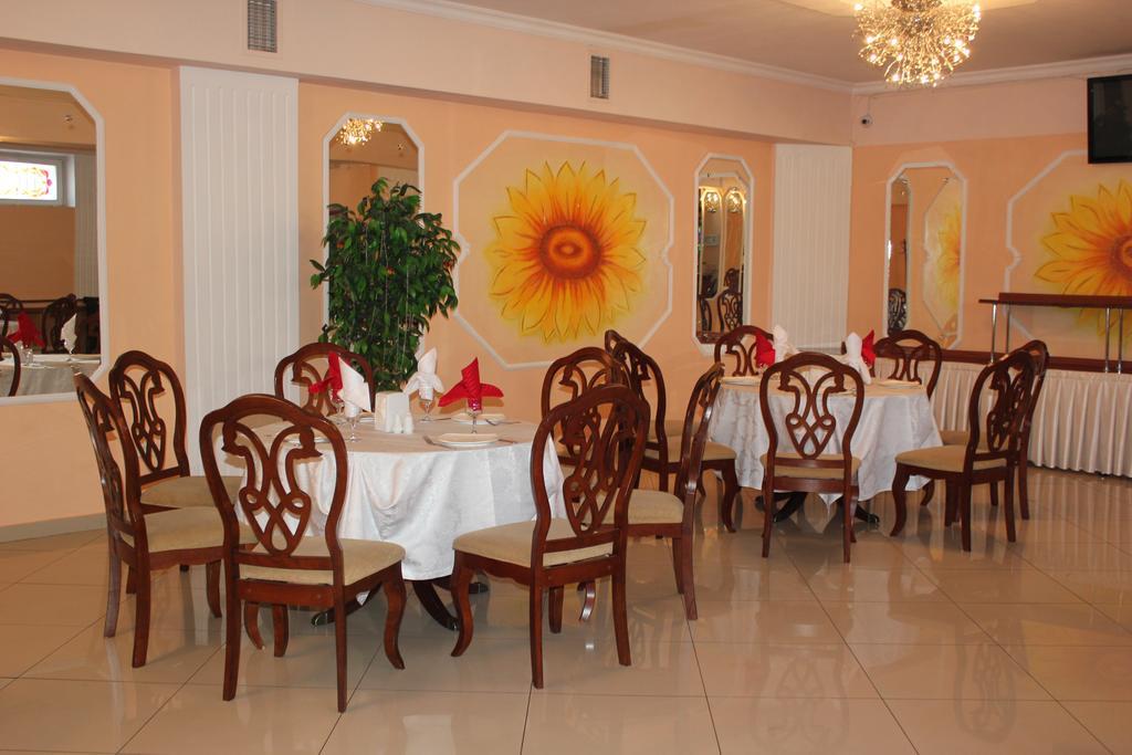 Ust-Kamenogorsk Hotel Bagian luar foto