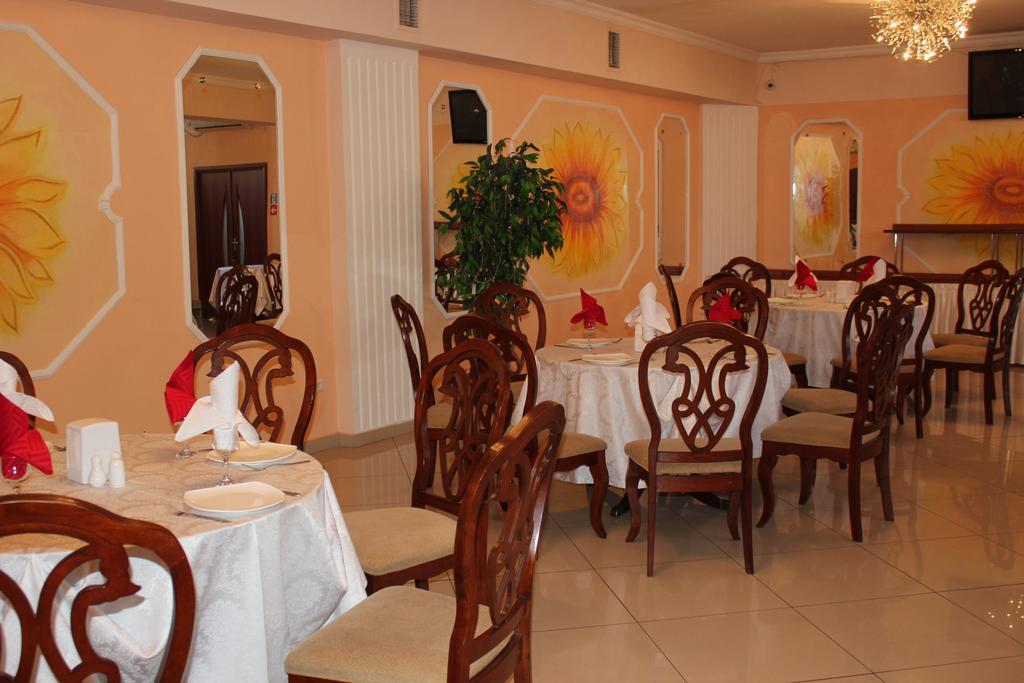 Ust-Kamenogorsk Hotel Bagian luar foto