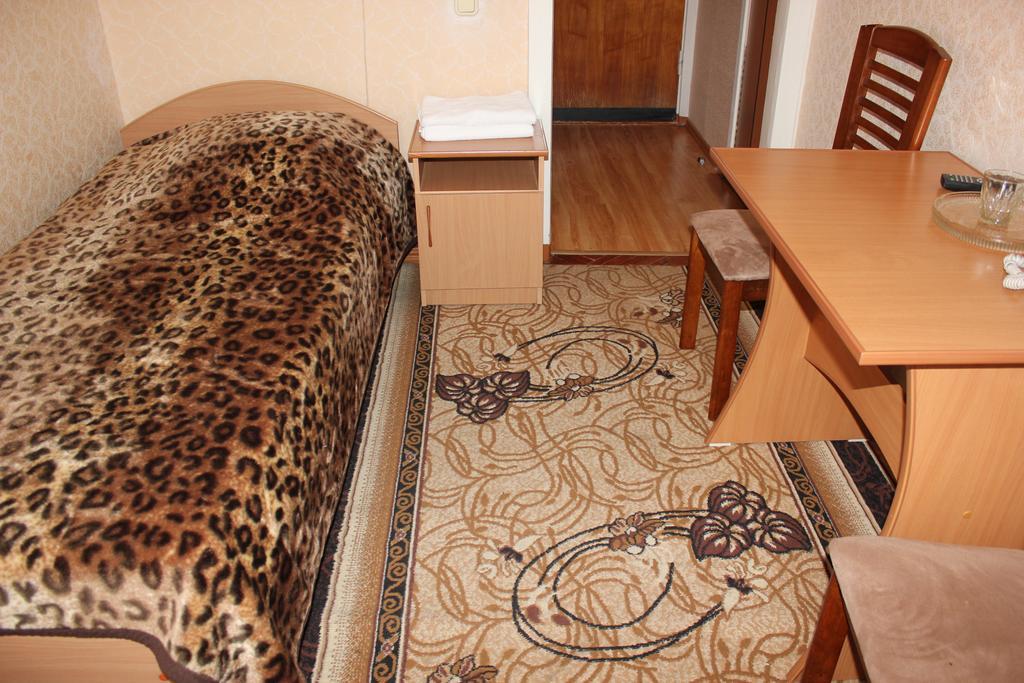 Ust-Kamenogorsk Hotel Bagian luar foto