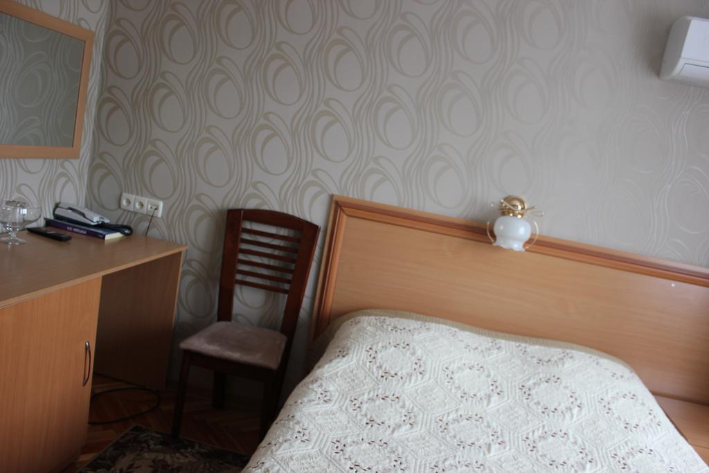 Ust-Kamenogorsk Hotel Bagian luar foto
