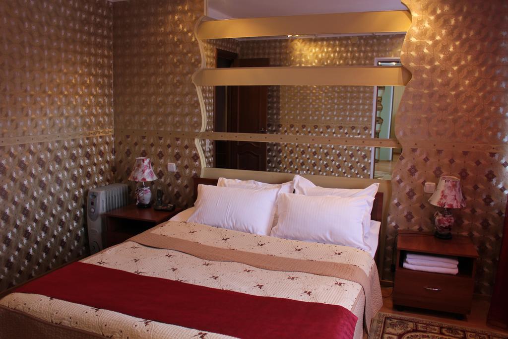 Ust-Kamenogorsk Hotel Bagian luar foto