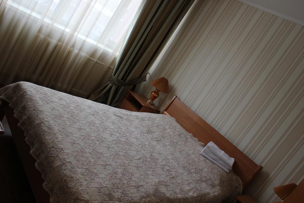Ust-Kamenogorsk Hotel Bagian luar foto