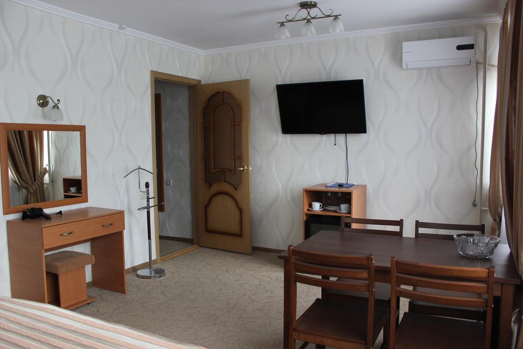 Ust-Kamenogorsk Hotel Bagian luar foto