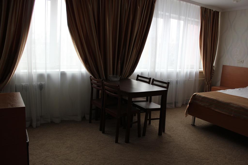 Ust-Kamenogorsk Hotel Bagian luar foto