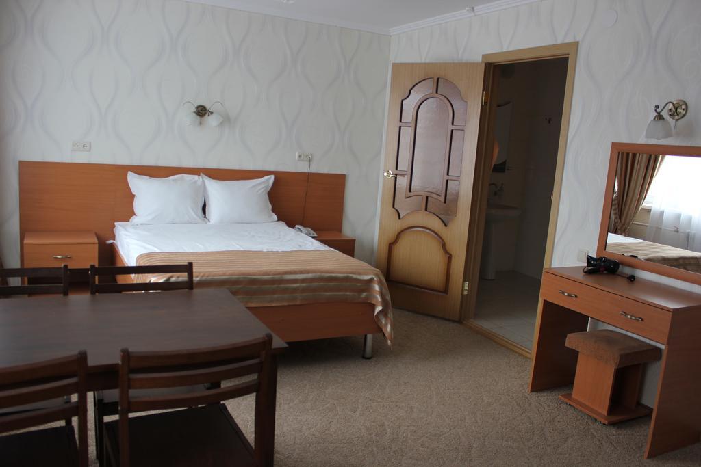 Ust-Kamenogorsk Hotel Bagian luar foto