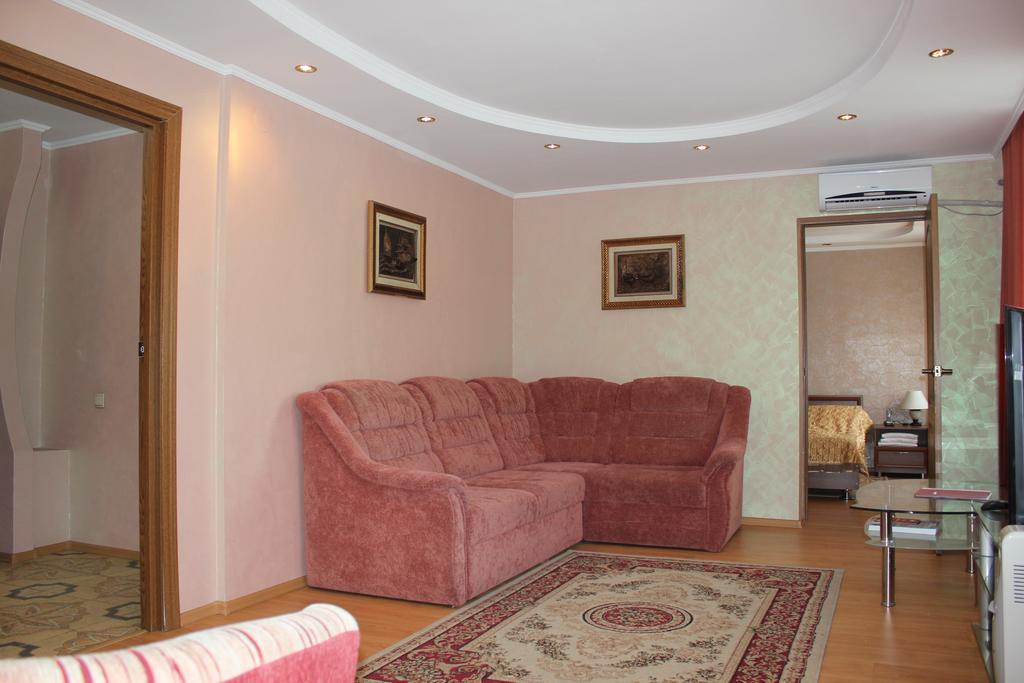 Ust-Kamenogorsk Hotel Bagian luar foto