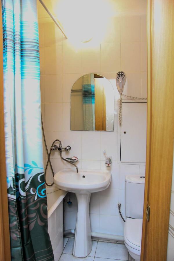 Ust-Kamenogorsk Hotel Bagian luar foto