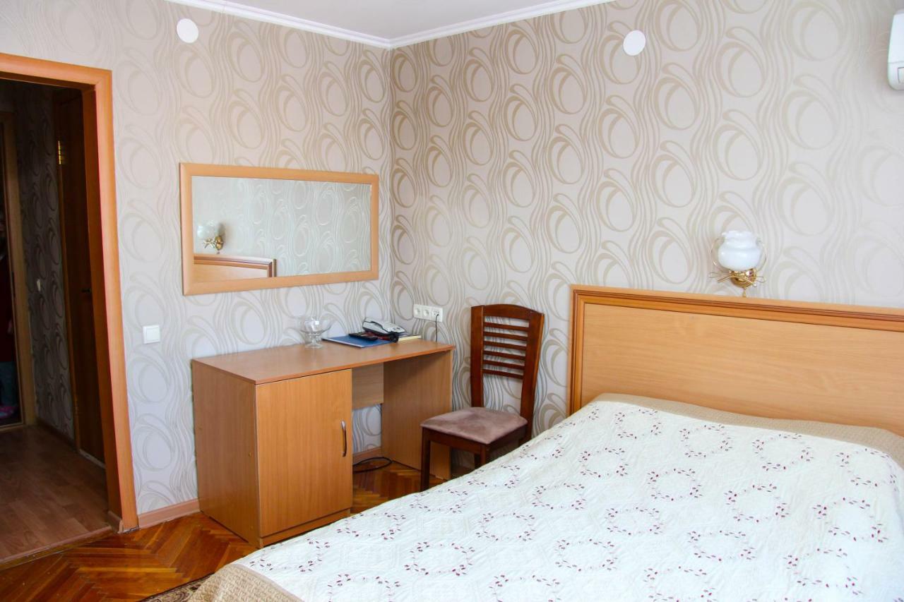 Ust-Kamenogorsk Hotel Bagian luar foto